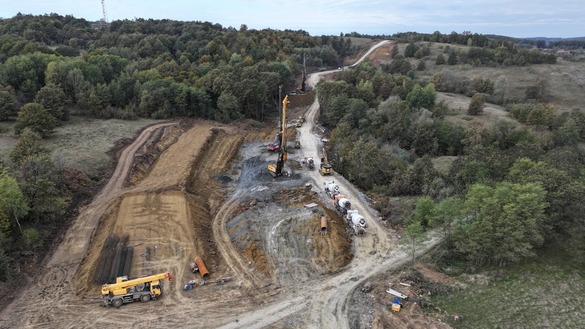 FOTO&VIDEO „Tunelurile pentru urși”, în linie dreaptă