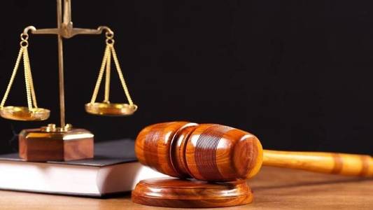 Olt: Şoferul unui microbuz şcolar a agresat sexual de mai multe ori o elevă de 12 ani / Bărbatul şi-a recunoscut faptele şi a încheiat un acord de recunoaştere a vinovăţiei / El a fost condamnat la trei ani de închisoare cu suspendare 