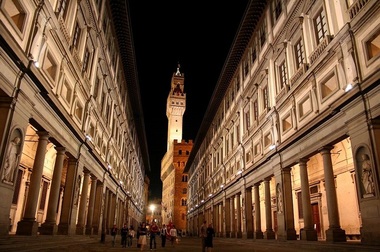 Un turist a deteriorat o pictură din secolul al XVIII-lea, în timp ce poza la Galeriile Uffizi din Florenţa/ VIDEO