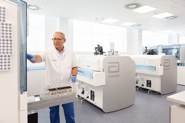 MedLife a inaugurat primul laborator complet automatizat din Braşov
