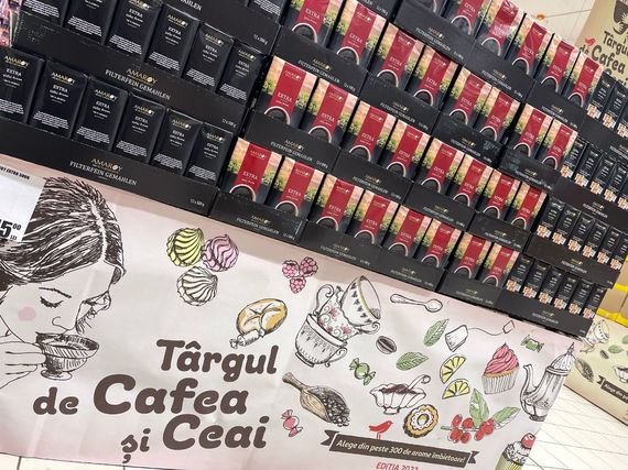 (P) GALERIE FOTO. Aromate, exotice, tari, irish, chiar şi o cafea ...albastră. Târgul de Cafea şi Ceai Auchan